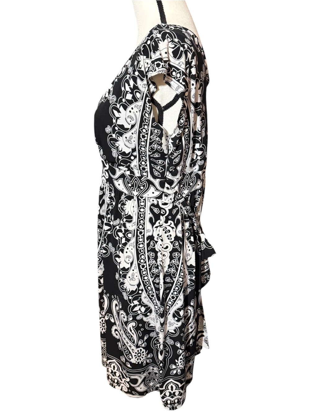 Ice Black & White Paisley V-Neck Cap Sleeve Dress, size 8 - Picture 2 of 10